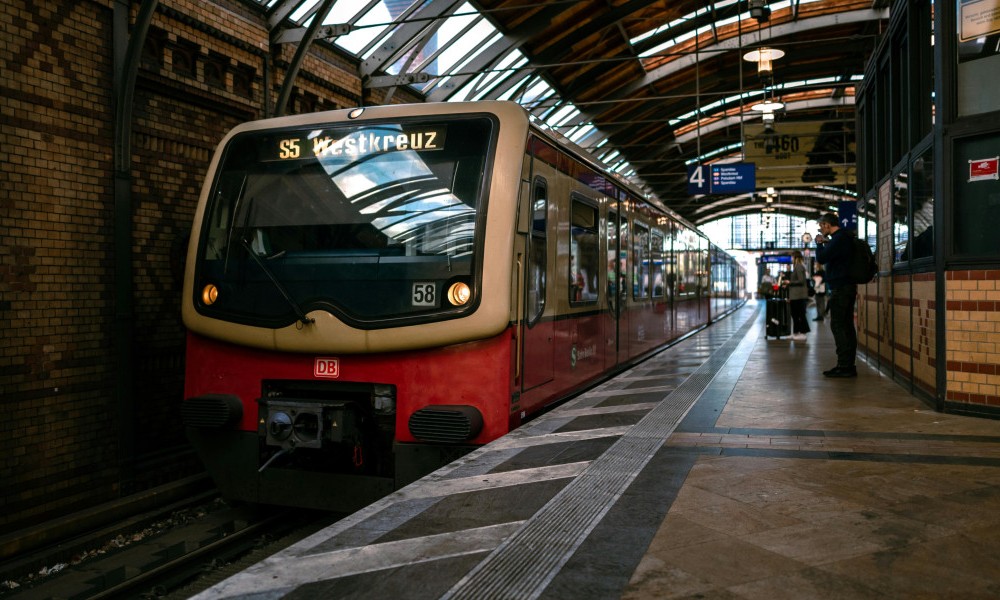 Fahrgastzahlen 2025 weitgehend stabil: ÖPNV bei 11,3 Milliarden, Fernverkehr legt leicht zu Fahrgastzahlen 2025 weitgehend stabil: ÖPNV bei 11,3 Milliarden, Fernverkehr legt leicht zu