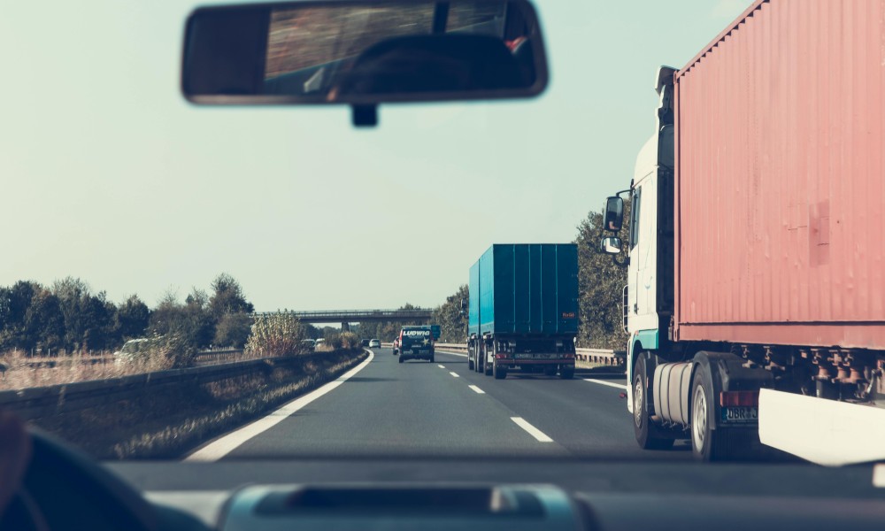 Fahrleistung mautpflichtiger Lkw im November zurückgegangen: Frühindikator signalisiert Abschwächung Fahrleistung mautpflichtiger Lkw im November zurückgegangen: Frühindikator signalisiert Abschwächung