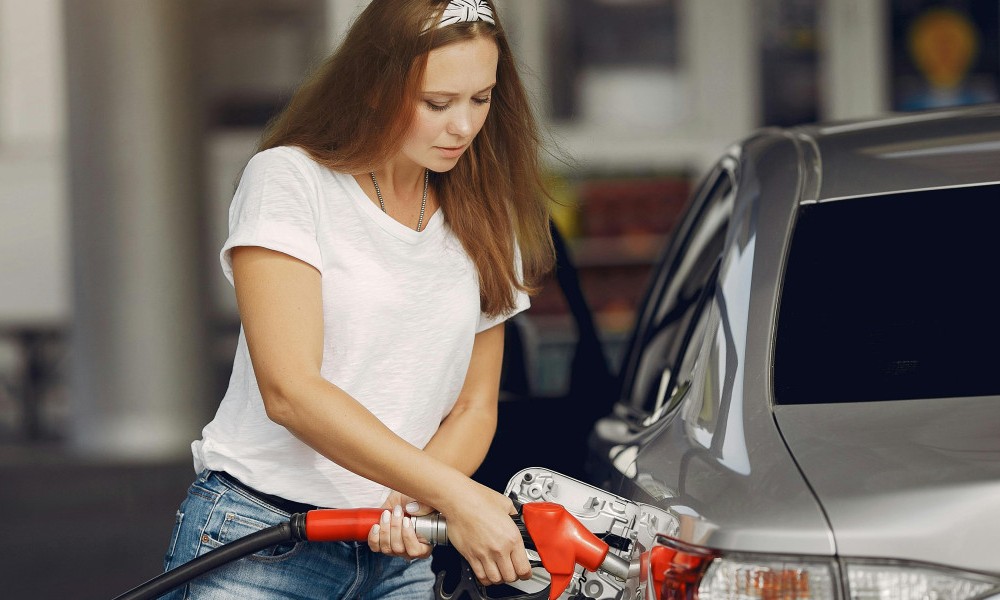 Kraftstoffe treiben Kosten fürs Autofahren deutlich nach oben