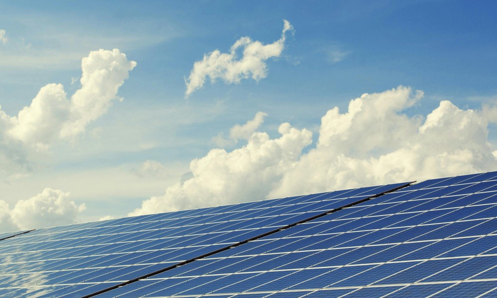 Wind und Solar liefern erstmals über 64 Prozent des inländischen Stroms im dritten Quartal 2025